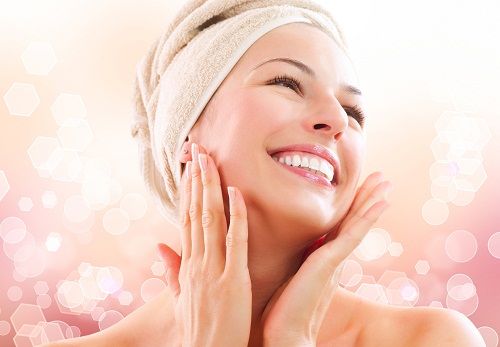 Căng da mặt thông thường giúp khôi phục làn da bị chảy xệ