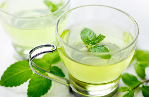 Uống trà bạc hà có công dụng rất tốt với sức khỏe và làm đẹp như giảm ho, trị hôi miệng, giảm cân